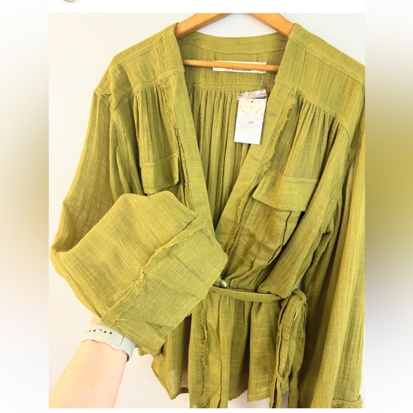 We The Free. Free People. Olive green semi sheer safari wrap shirt. - Picture 2 of 6